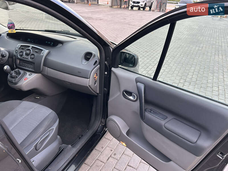 Минивэн Renault Scenic 2006 в Александрие