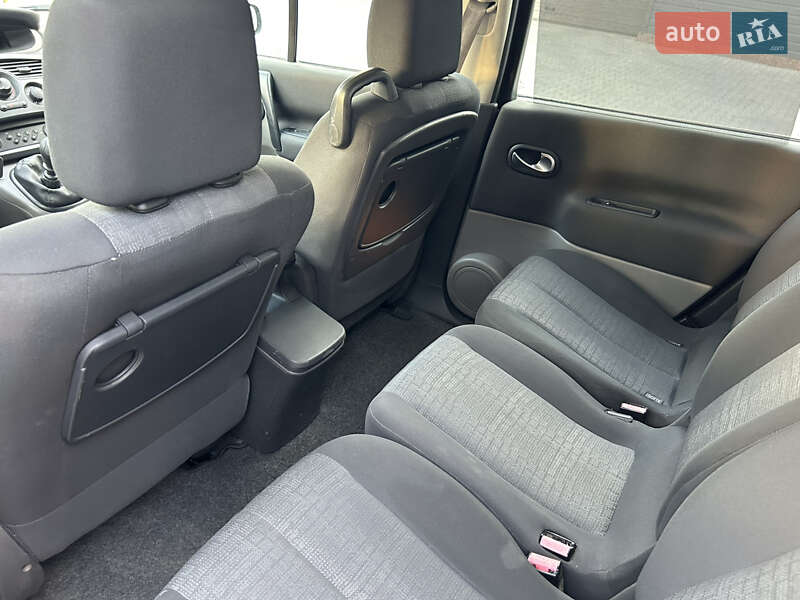 Минивэн Renault Scenic 2006 в Александрие