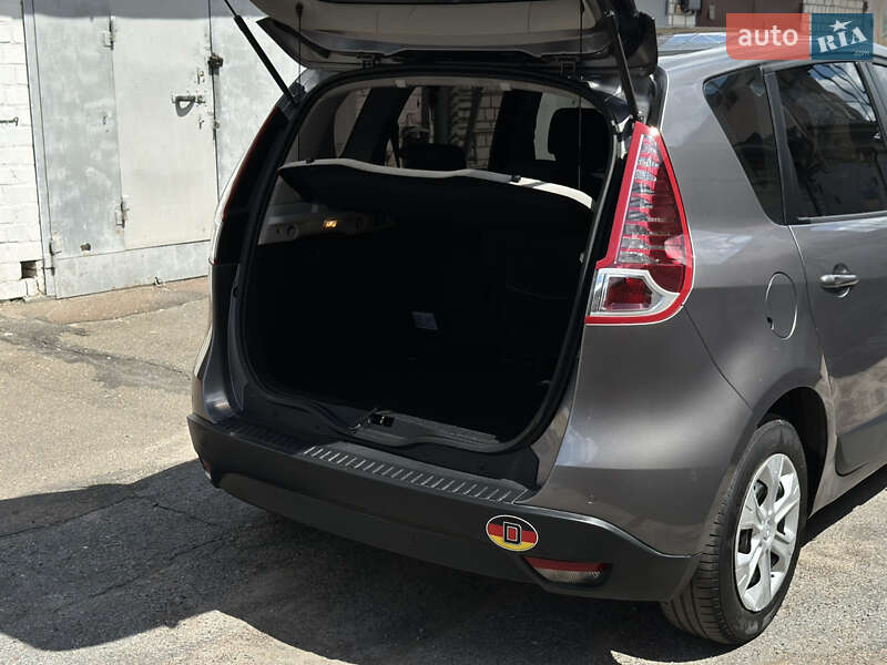 Минивэн Renault Scenic 2010 в Житомире