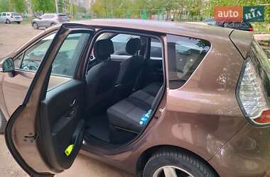 Минивэн Renault Scenic 2012 в 