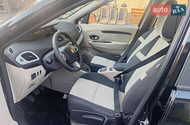 Минивэн Renault Scenic 2012 в 