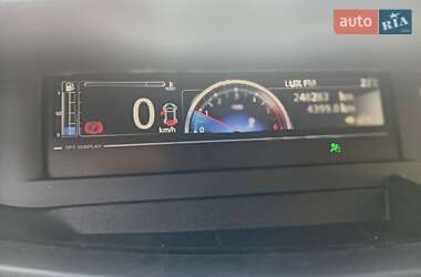 Минивэн Renault Scenic 2012 в 