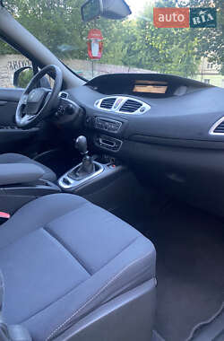 Минивэн Renault Scenic 2010 в 