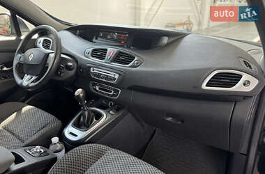 Минивэн Renault Scenic 2011 в 