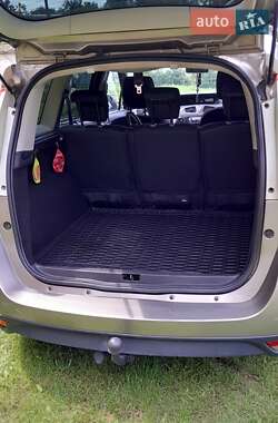Минивэн Renault Scenic 2011 в 