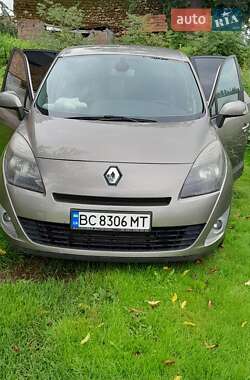 Минивэн Renault Scenic 2011 в 