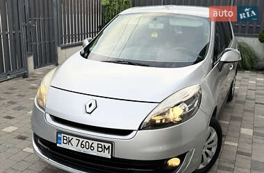 Минивэн Renault Scenic 2012 в 
