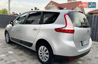 Минивэн Renault Scenic 2012 в 