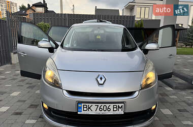Минивэн Renault Scenic 2012 в 