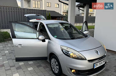 Минивэн Renault Scenic 2012 в 