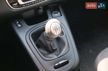 Минивэн Renault Scenic 2012 в 