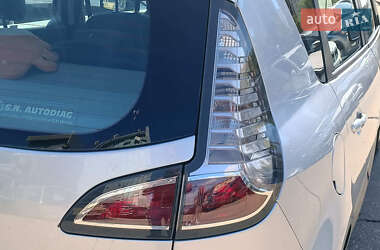 Минивэн Renault Scenic 2012 в 