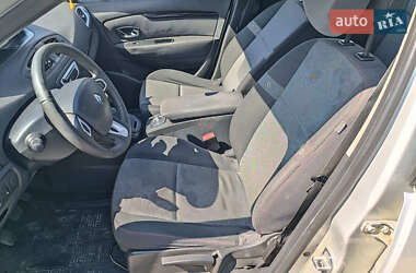 Минивэн Renault Scenic 2012 в 