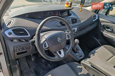 Минивэн Renault Scenic 2012 в 