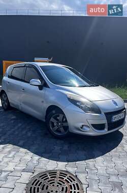 Минивэн Renault Scenic 2010 в Буче