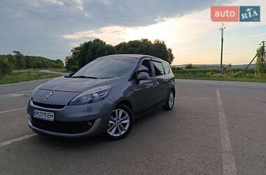 Минивэн Renault Scenic 2012 в Ромнах