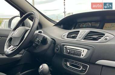 Минивэн Renault Scenic 2013 в 