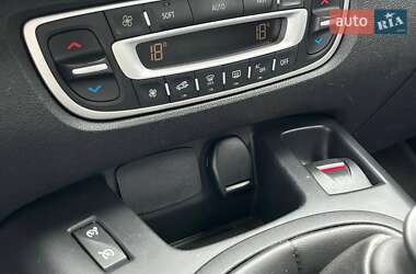 Минивэн Renault Scenic 2013 в 