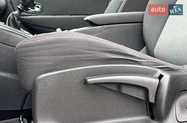 Минивэн Renault Scenic 2013 в 