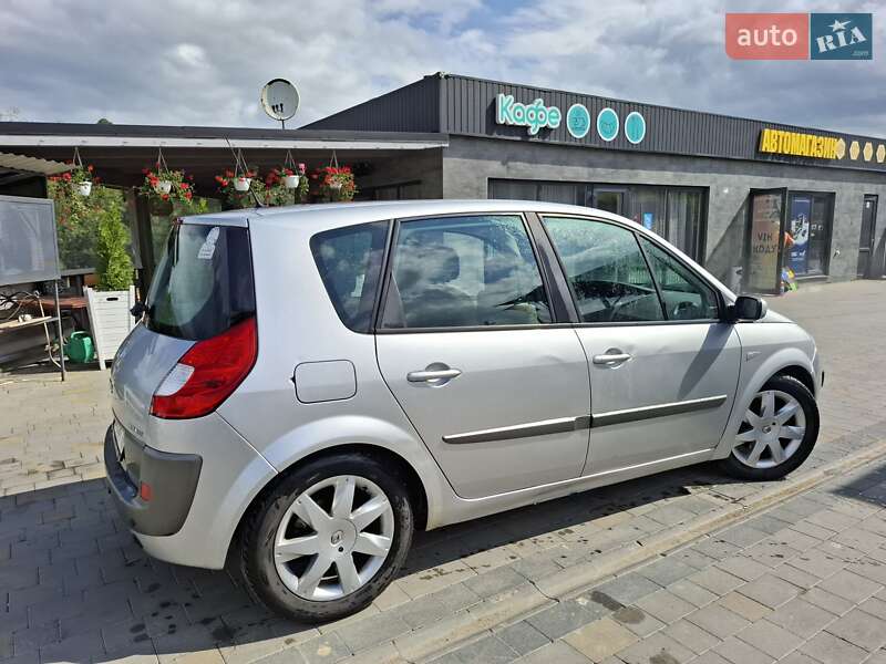Минивэн Renault Scenic 2006 в Рахове