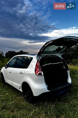 Минивэн Renault Scenic 2011 в 
