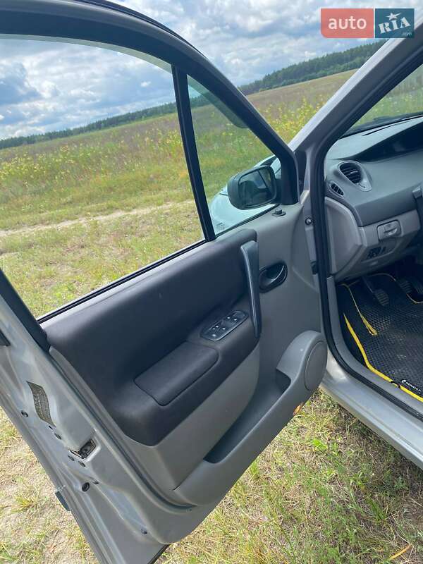 Минивэн Renault Scenic 2003 в Вараше
