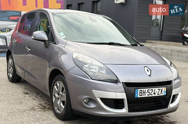 Минивэн Renault Scenic 2012 в 