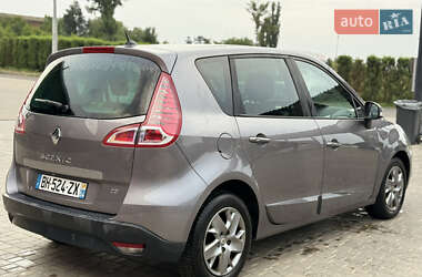 Минивэн Renault Scenic 2012 в 