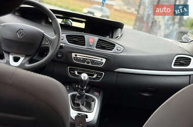 Минивэн Renault Scenic 2012 в 