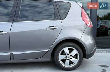 Минивэн Renault Scenic 2010 в 