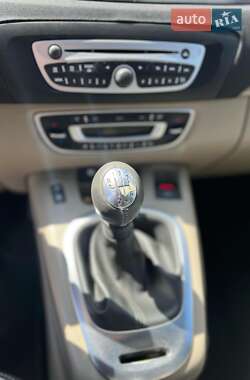Минивэн Renault Scenic 2011 в 
