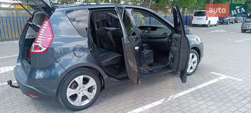 Минивэн Renault Scenic 2011 в Тернополе