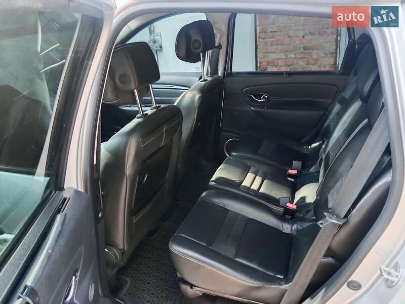 Минивэн Renault Scenic 2011 в Ромнах