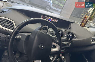 Минивэн Renault Scenic 2012 в 