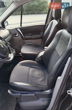 Минивэн Renault Scenic 2005 в 