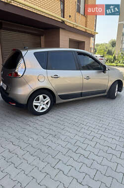 Минивэн Renault Scenic 2012 в 