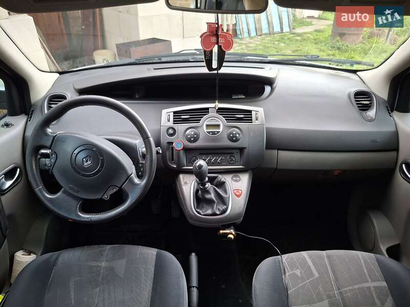 Минивэн Renault Scenic 2005 в Скнилове