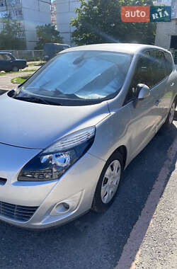 Минивэн Renault Scenic 2009 в 