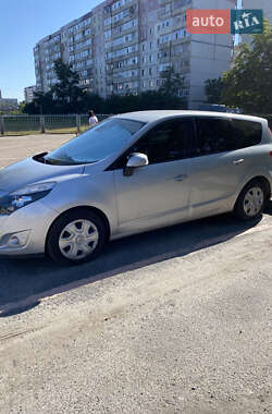 Минивэн Renault Scenic 2009 в 