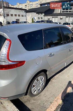 Минивэн Renault Scenic 2009 в 