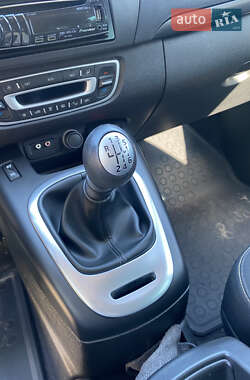 Минивэн Renault Scenic 2009 в 
