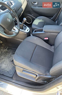 Минивэн Renault Scenic 2009 в 