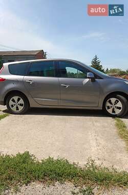 Минивэн Renault Scenic 2011 в 