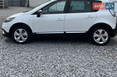 Минивэн Renault Scenic 2015 в 