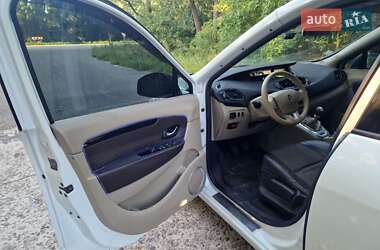 Минивэн Renault Scenic 2011 в 