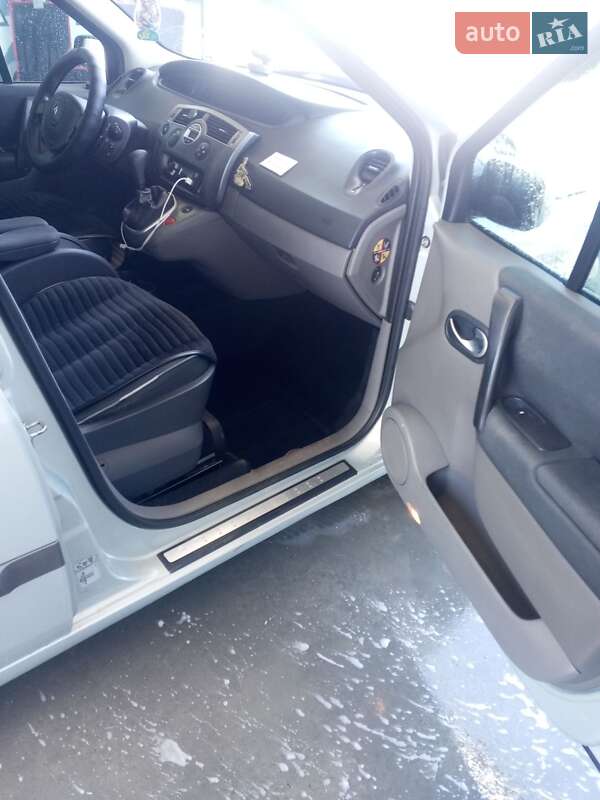Минивэн Renault Scenic 2004 в Владимире