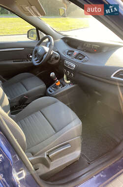 Минивэн Renault Scenic 2009 в 