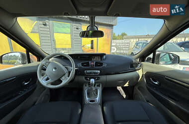 Минивэн Renault Scenic 2011 в 