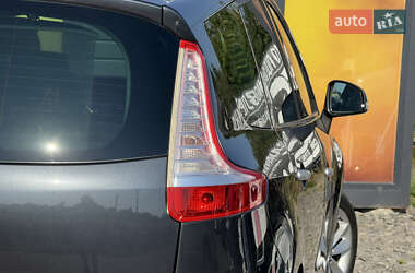 Минивэн Renault Scenic 2011 в 