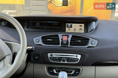 Минивэн Renault Scenic 2011 в 